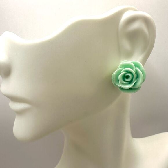 Green rose post earrings - Picture 4 of 8